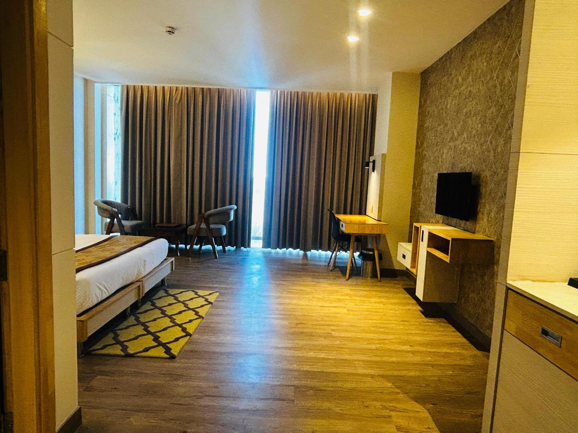 Hotel Sakura Gold 古尔冈 外观 照片