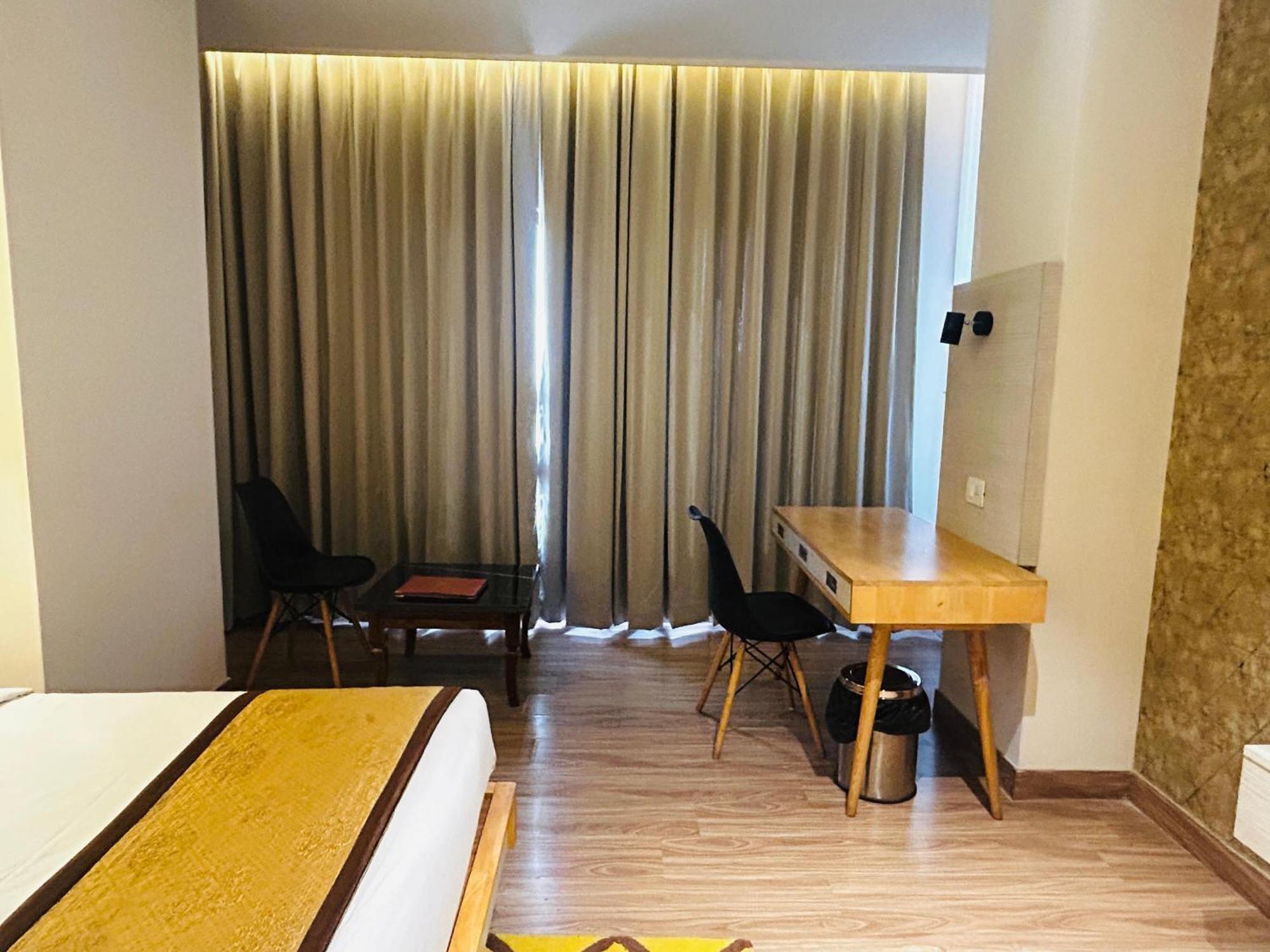 Hotel Sakura Gold 古尔冈 外观 照片